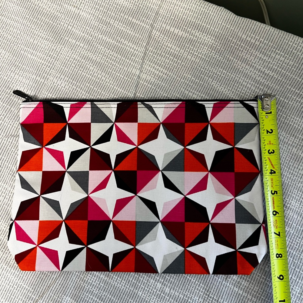 Thirty-One Geometric Pattern Zippered Pouch - Picture 3 of 3